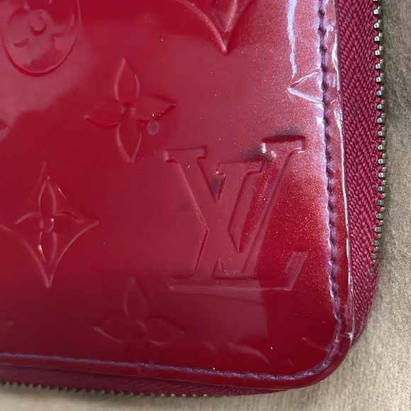 LOW START Louis Vuitton Red Verni zip around wallet - Picture 9 of 16